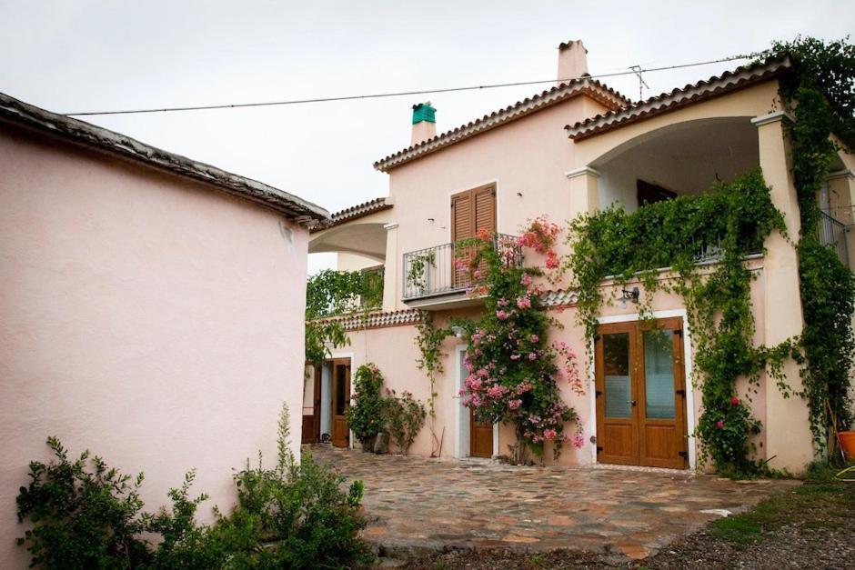 Agriturismo Donnolu Тертения Экстерьер фото